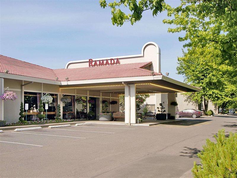 Ramada by Wyndham Portland Airport Exterior foto