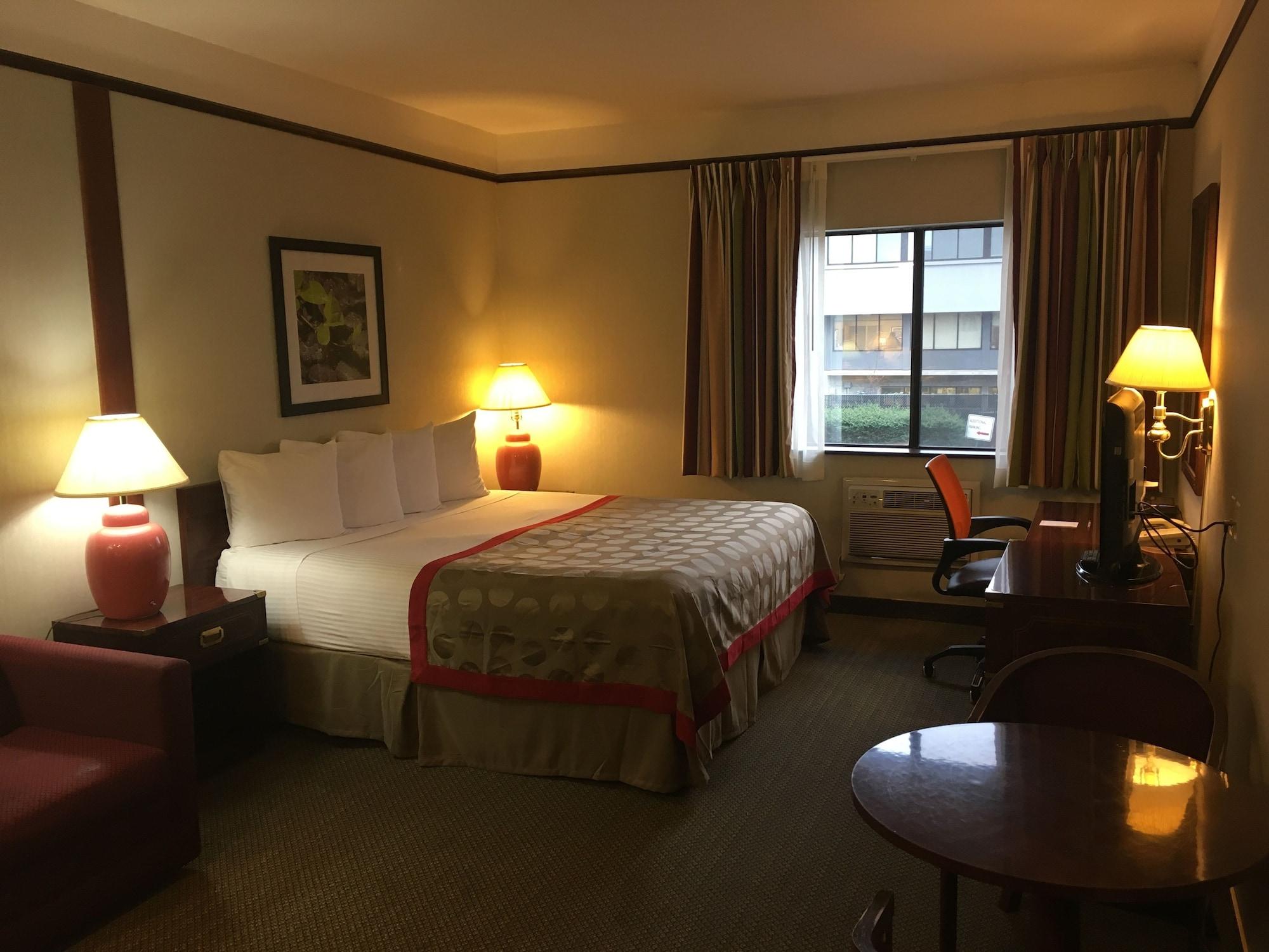 Ramada by Wyndham Portland Airport Exterior foto