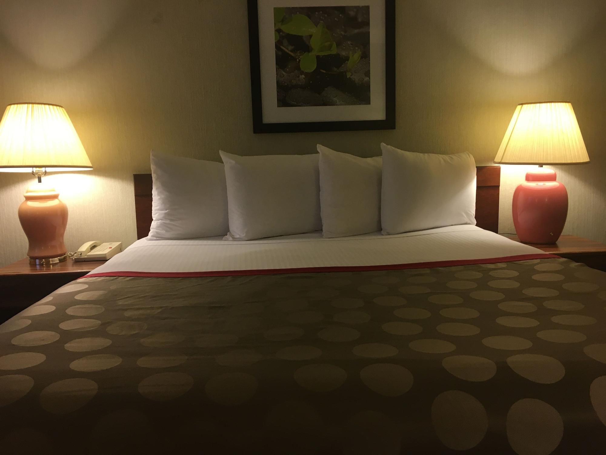 Ramada by Wyndham Portland Airport Exterior foto