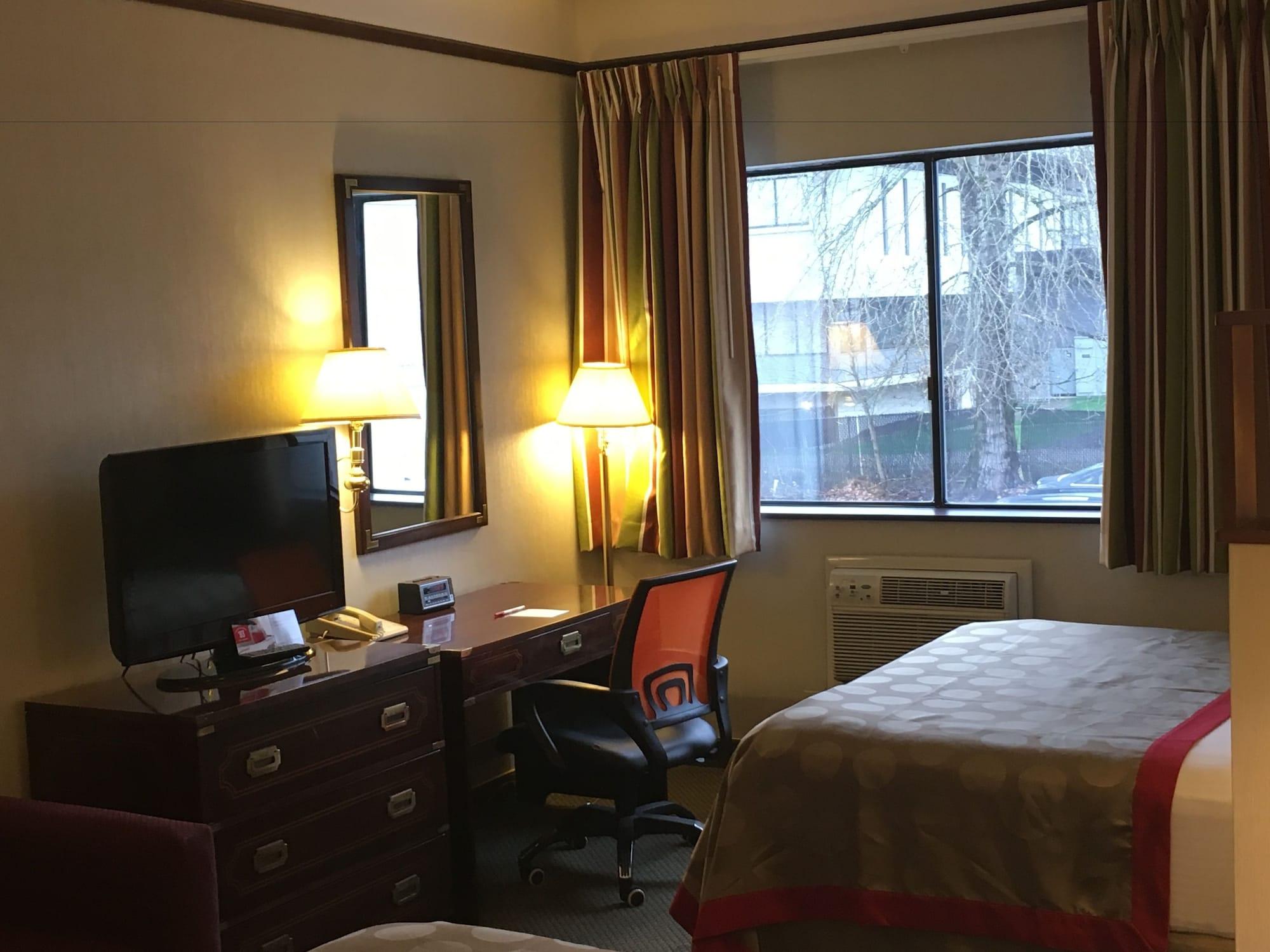 Ramada by Wyndham Portland Airport Exterior foto
