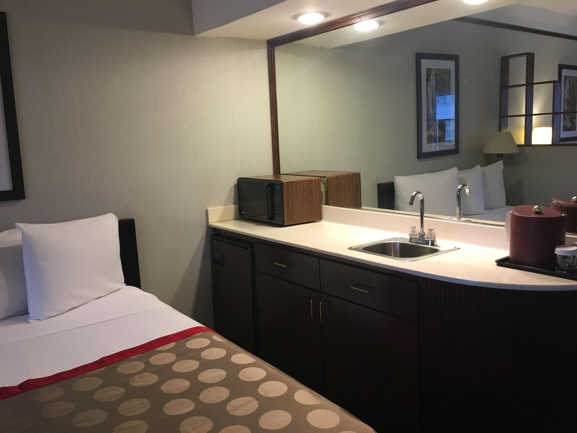 Ramada by Wyndham Portland Airport Exterior foto