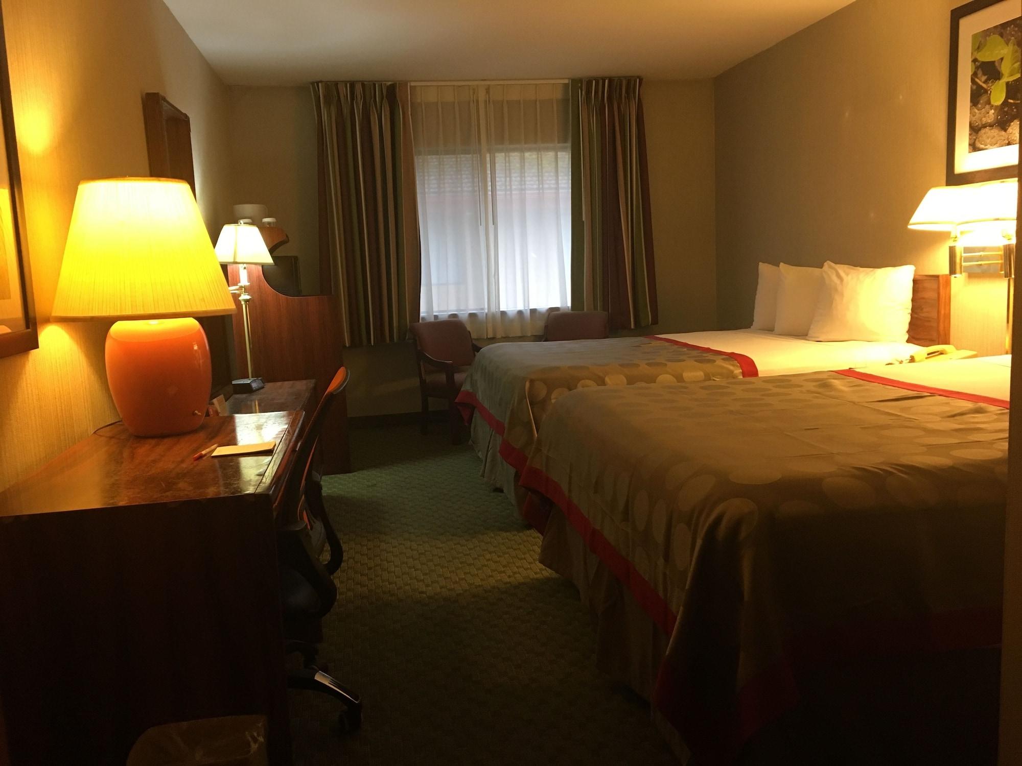 Ramada by Wyndham Portland Airport Exterior foto