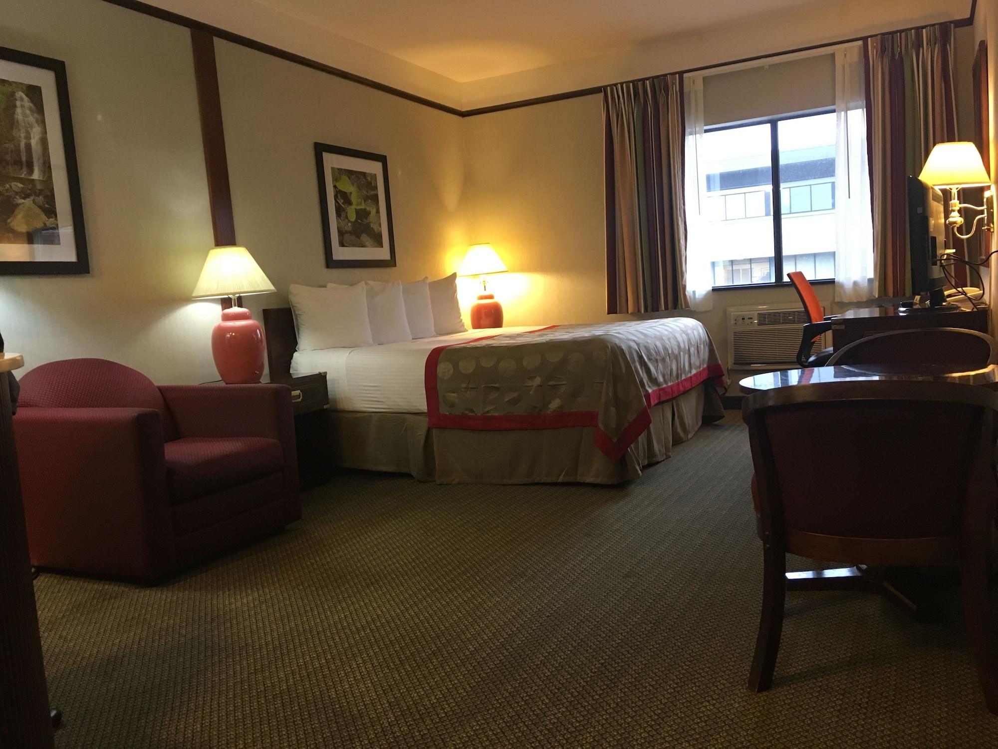 Ramada by Wyndham Portland Airport Exterior foto