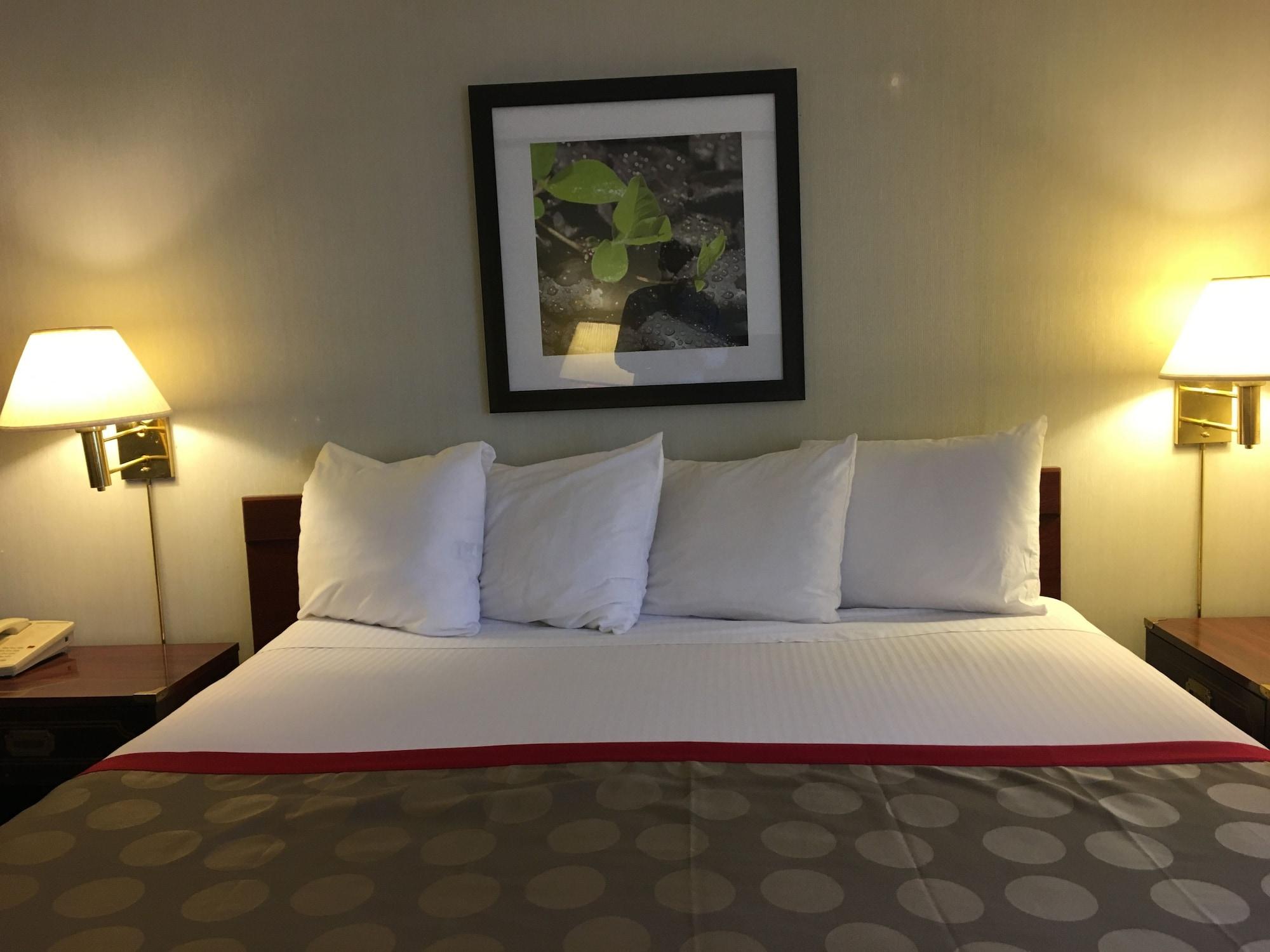 Ramada by Wyndham Portland Airport Exterior foto