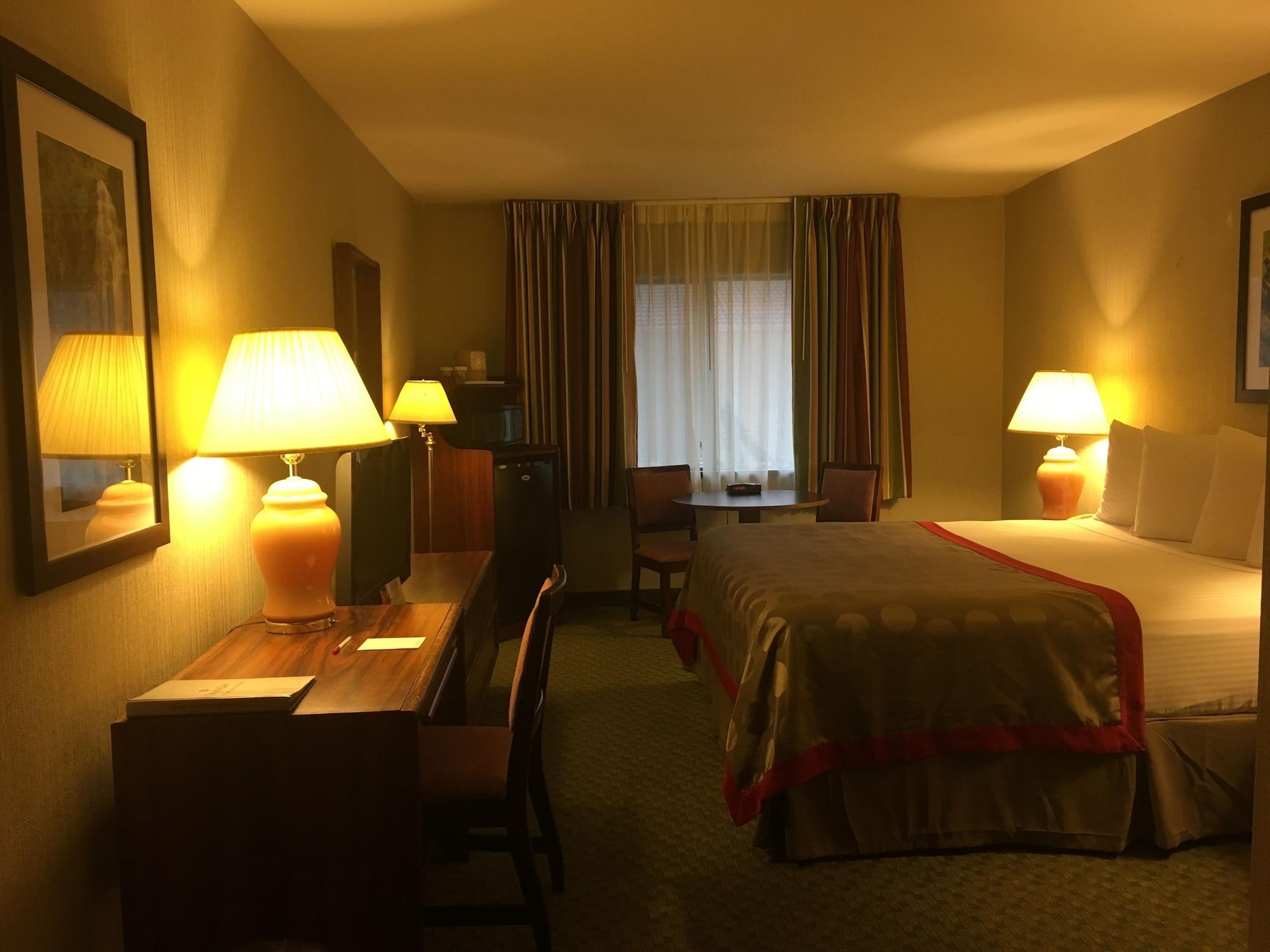 Ramada by Wyndham Portland Airport Exterior foto