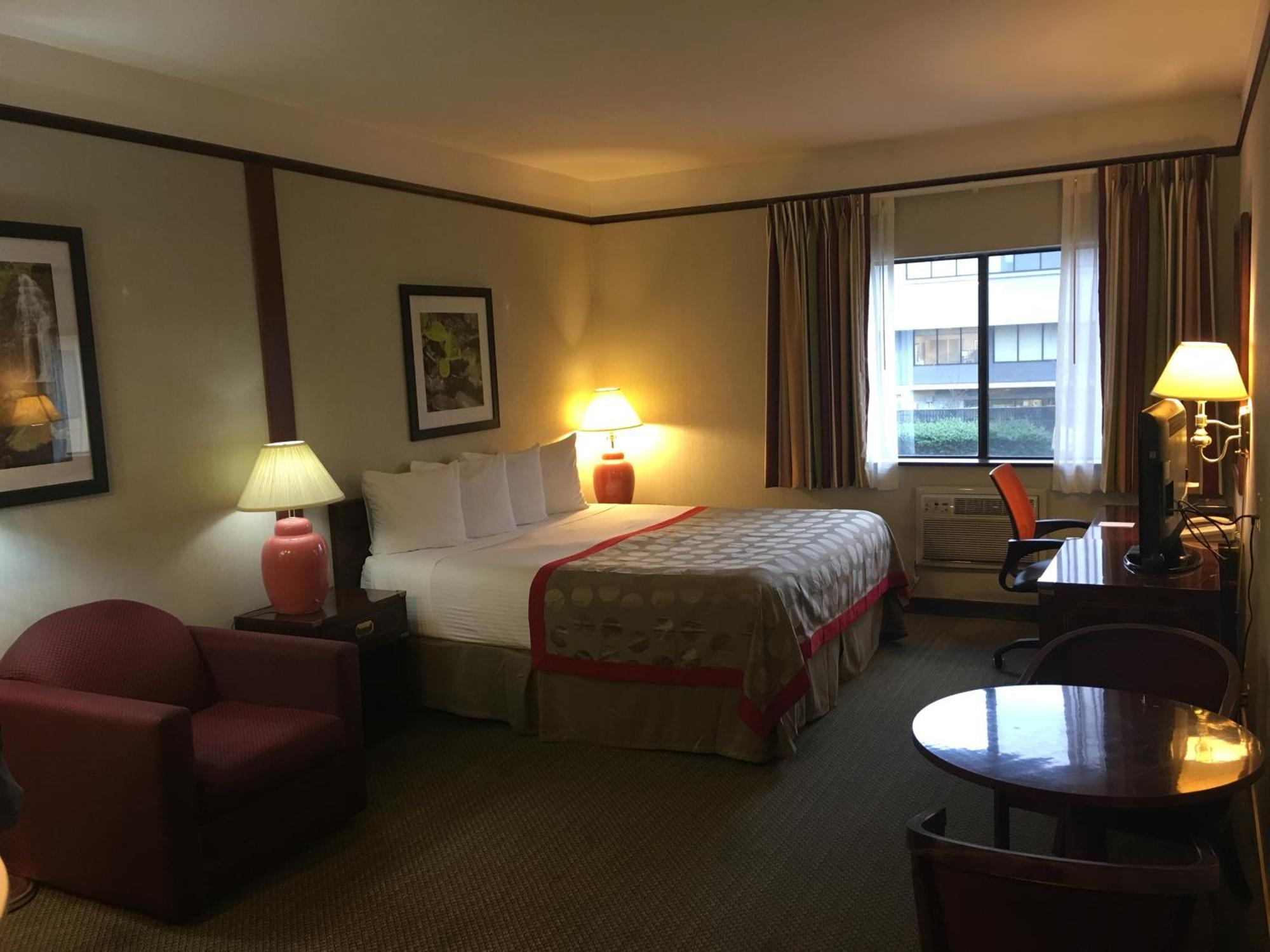 Ramada by Wyndham Portland Airport Exterior foto