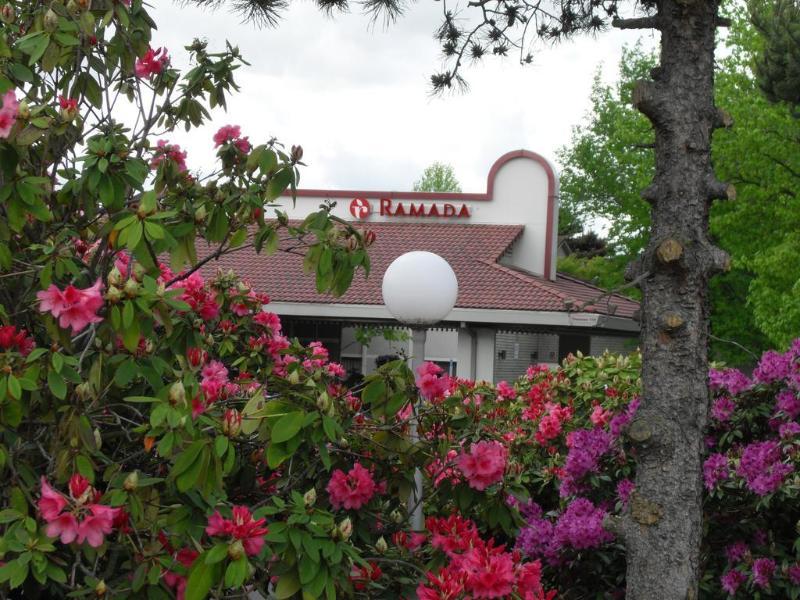 Ramada by Wyndham Portland Airport Exterior foto