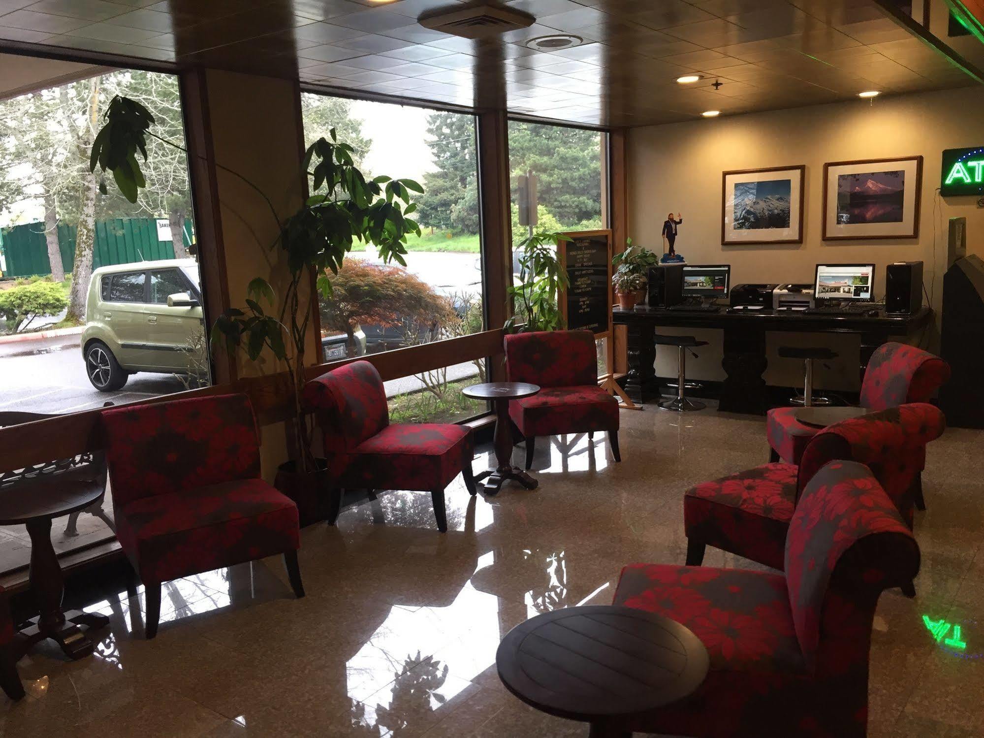 Ramada by Wyndham Portland Airport Exterior foto