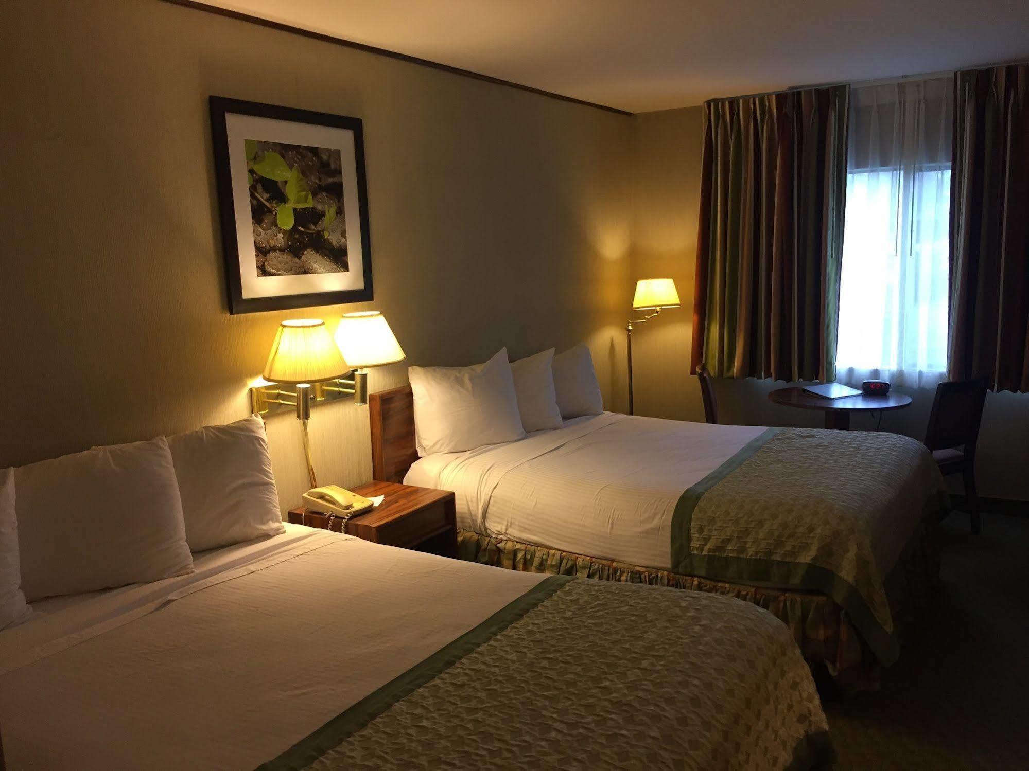 Ramada by Wyndham Portland Airport Exterior foto