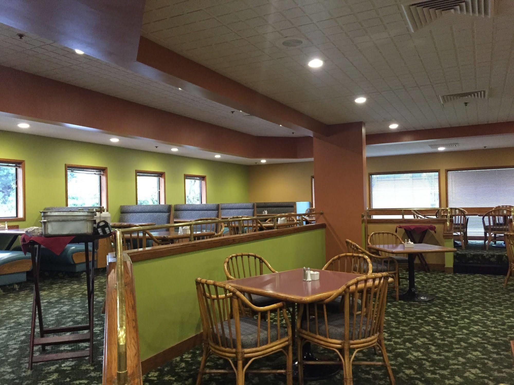 Ramada by Wyndham Portland Airport Exterior foto