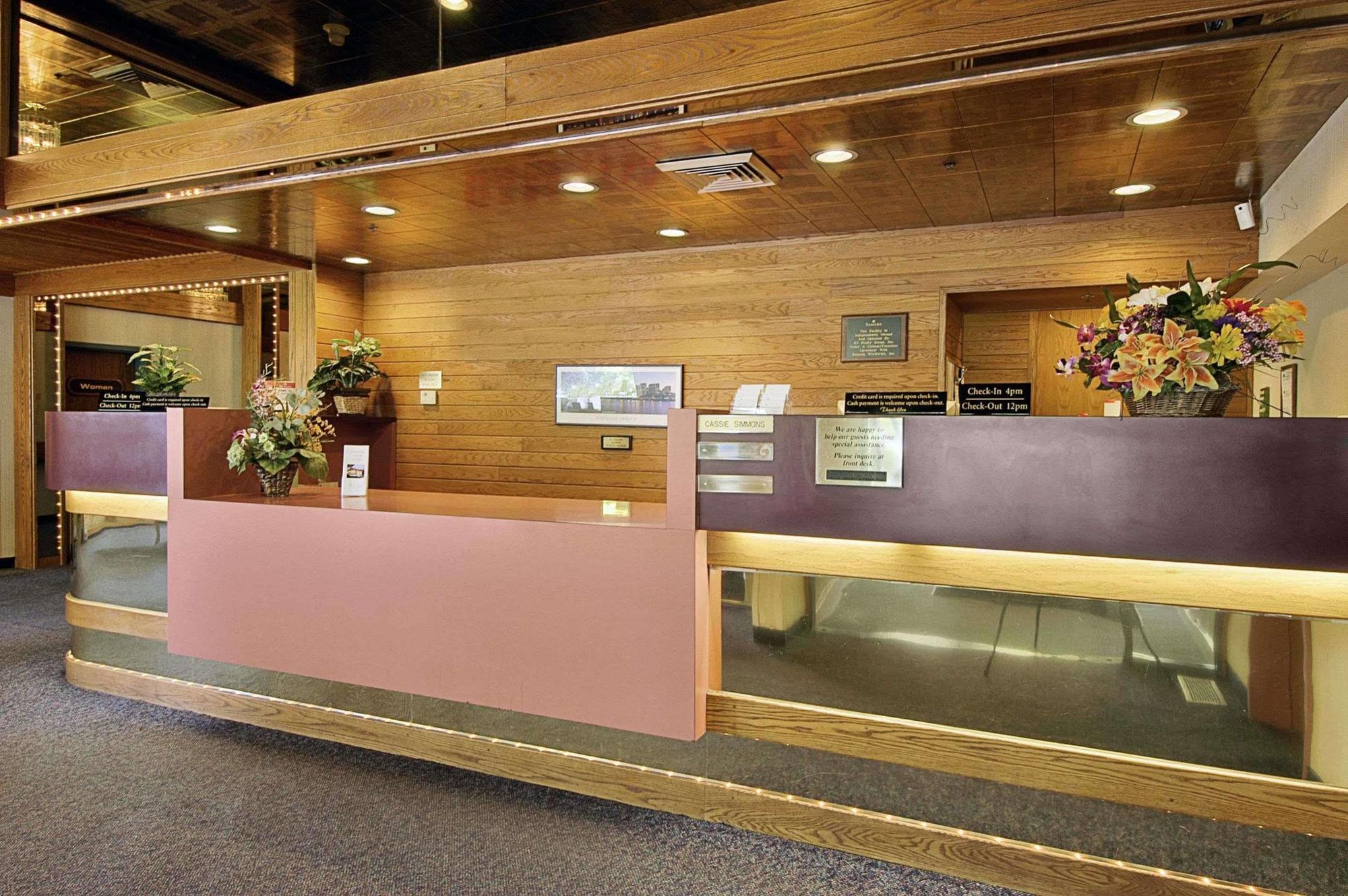 Ramada by Wyndham Portland Airport Exterior foto