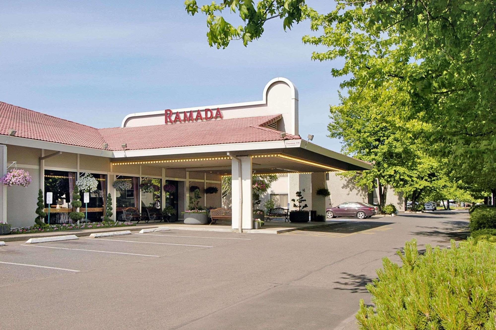 Ramada by Wyndham Portland Airport Exterior foto