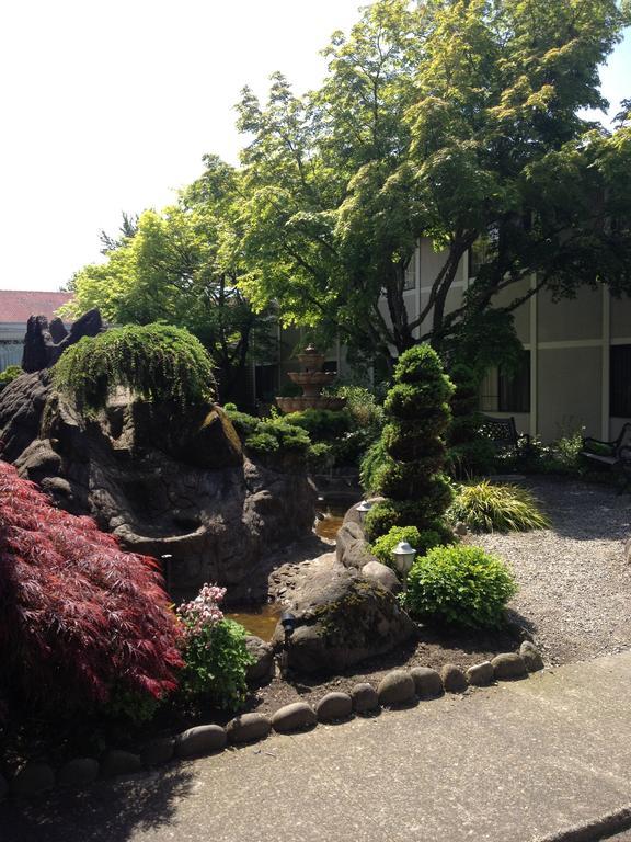 Ramada by Wyndham Portland Airport Exterior foto